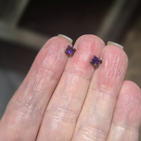 Amethyst sterling & rhodium stud post earrings - Picture 14 of 15